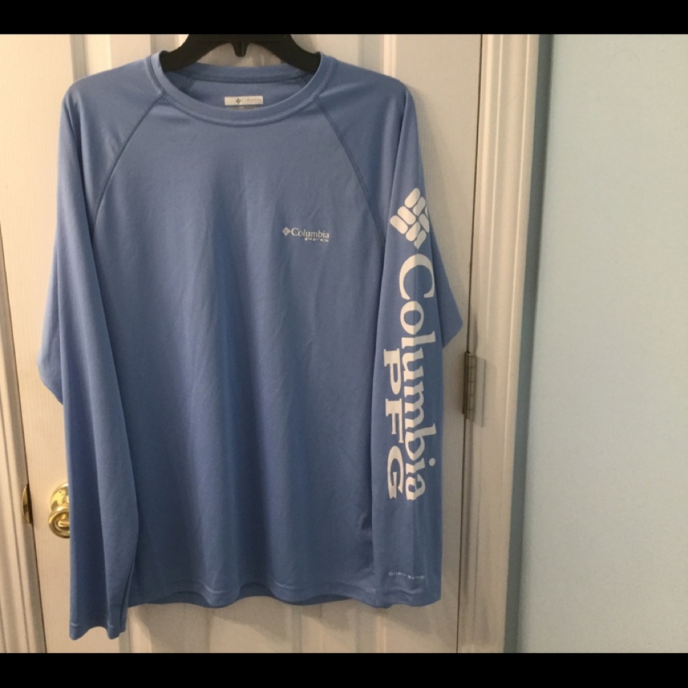 Columbia professional fishing gear pullover.